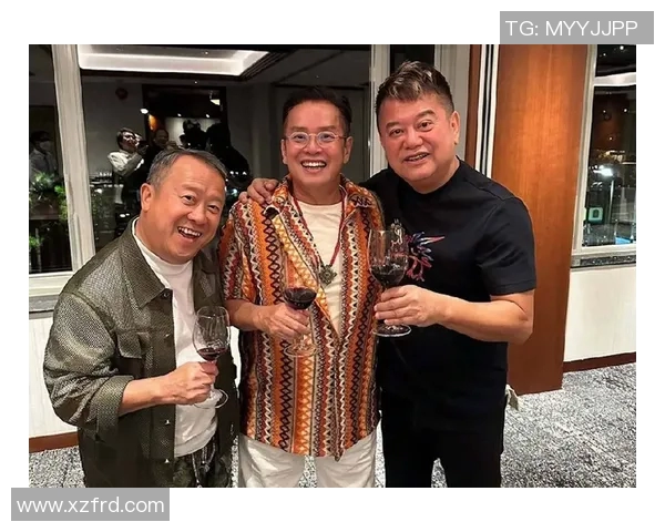 中国牛人与足球明星亲密合影展现体育与文化的完美融合 中国牛人与足球明星亲密合影展现体育与文化的完美融合
